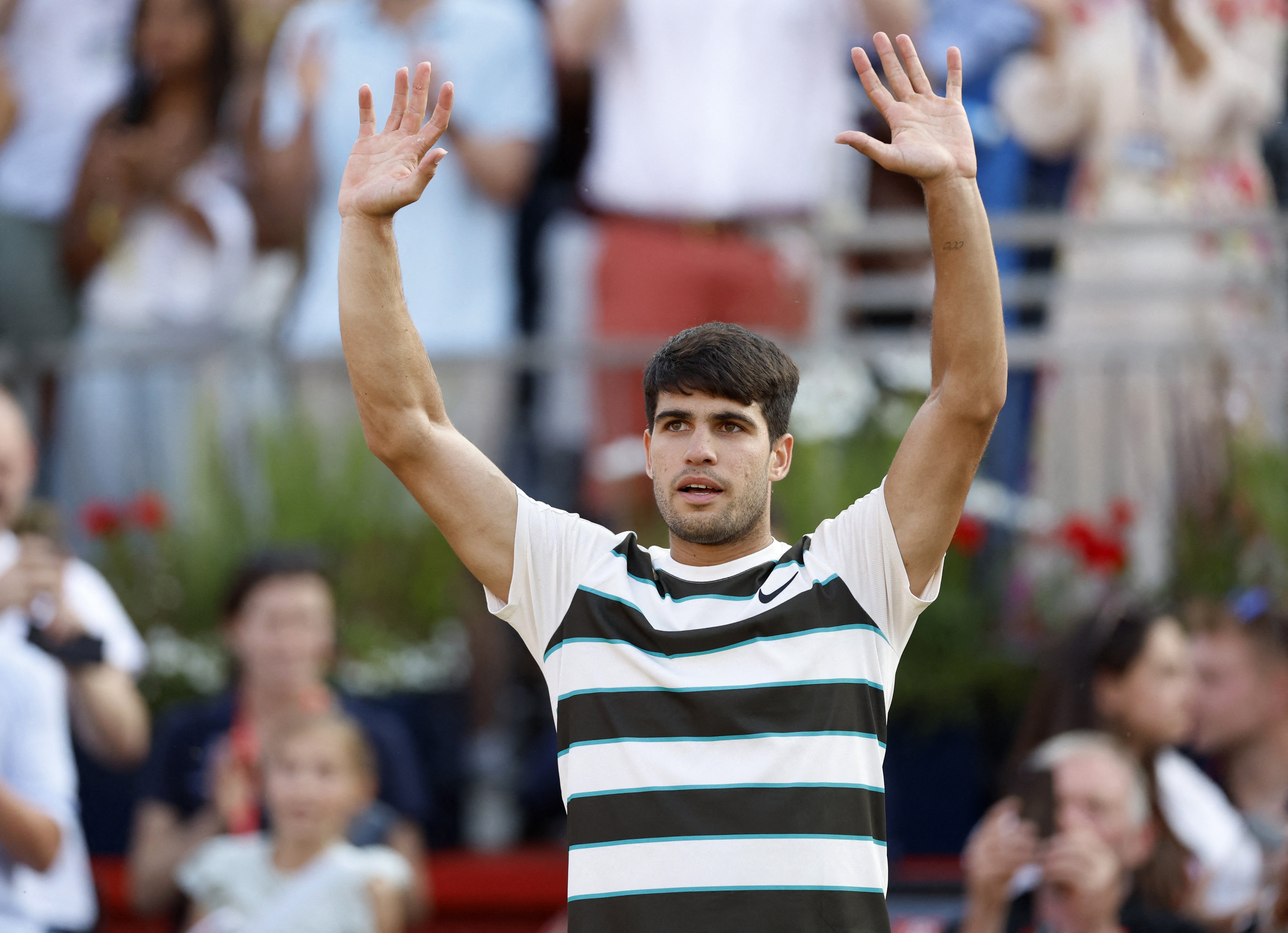 英国网球队绝地反击世界网球队,阿尔卡拉斯送出助攻 英国网球队绝地反击世界网球队,阿尔卡拉斯送出助攻