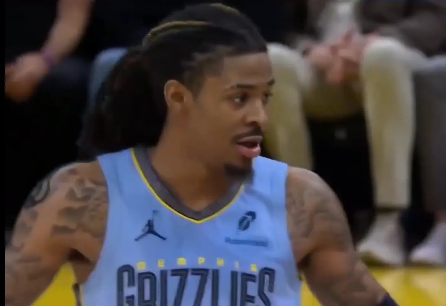 76人险胜灰熊,贝弗利惊艳世界 76人险胜灰熊,贝弗利惊艳世界