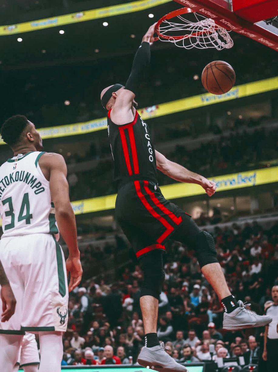 魔术爆冷希腊男篮,拉文制霸全场 魔术爆冷希腊男篮,拉文制霸全场