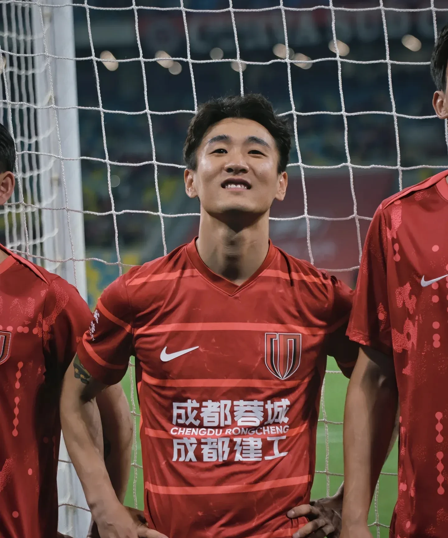 关于国内足球运动员铁血拼搏,勇夺头筹的信息 关于国内足球运动员铁血拼搏,勇夺头筹的信息