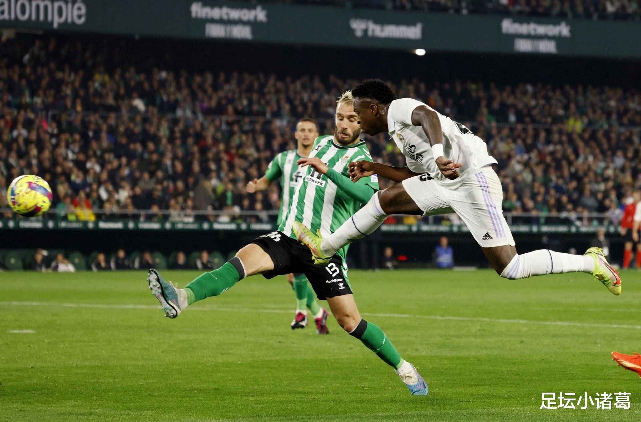 包含瓦伦西亚客场大胜皇家贝蒂斯,保持领先优势的词条 包含瓦伦西亚客场大胜皇家贝蒂斯,保持领先优势的词条