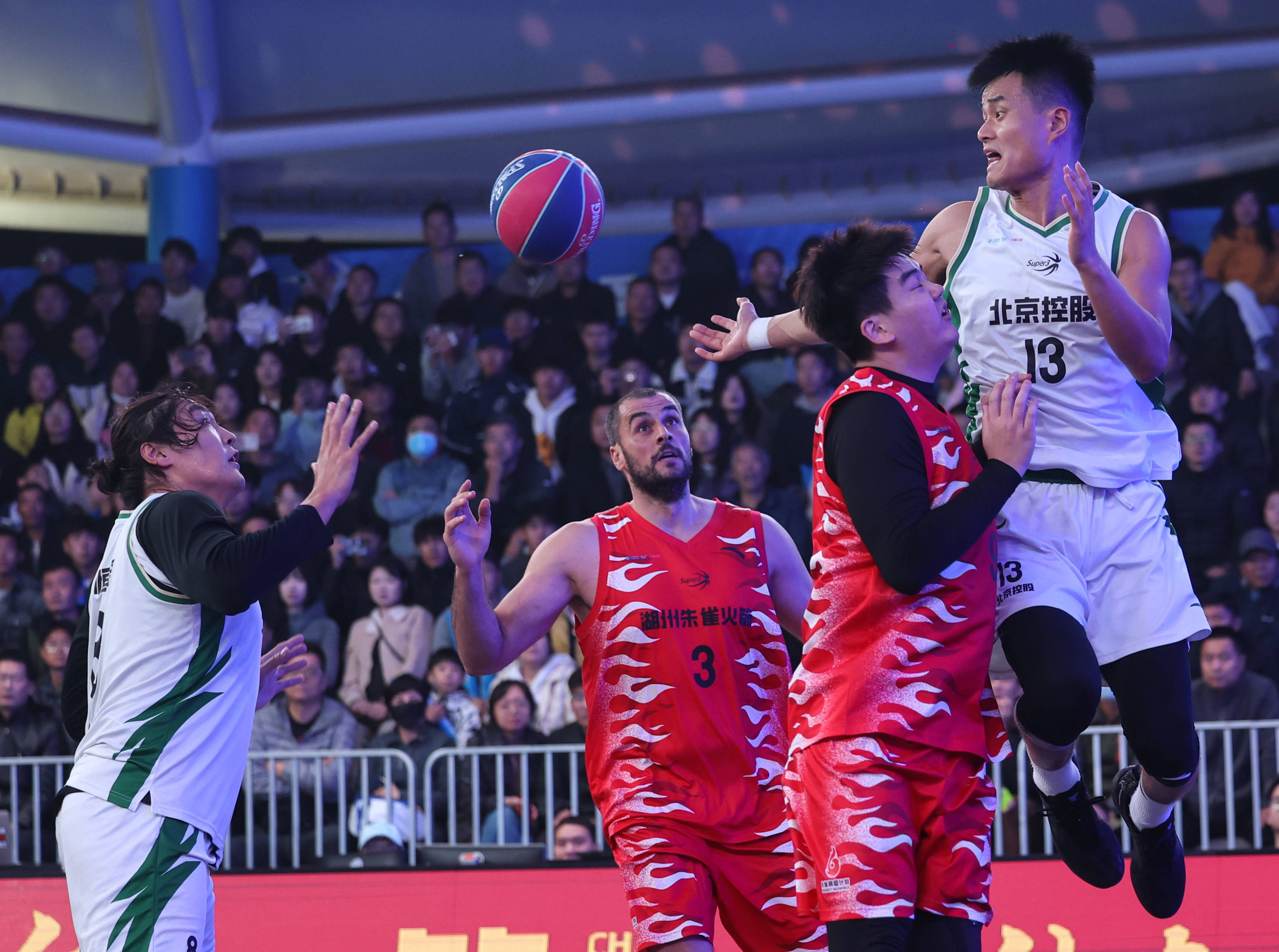 lol竞猜-包含篮球联赛竞争激烈局势引人注目的词条