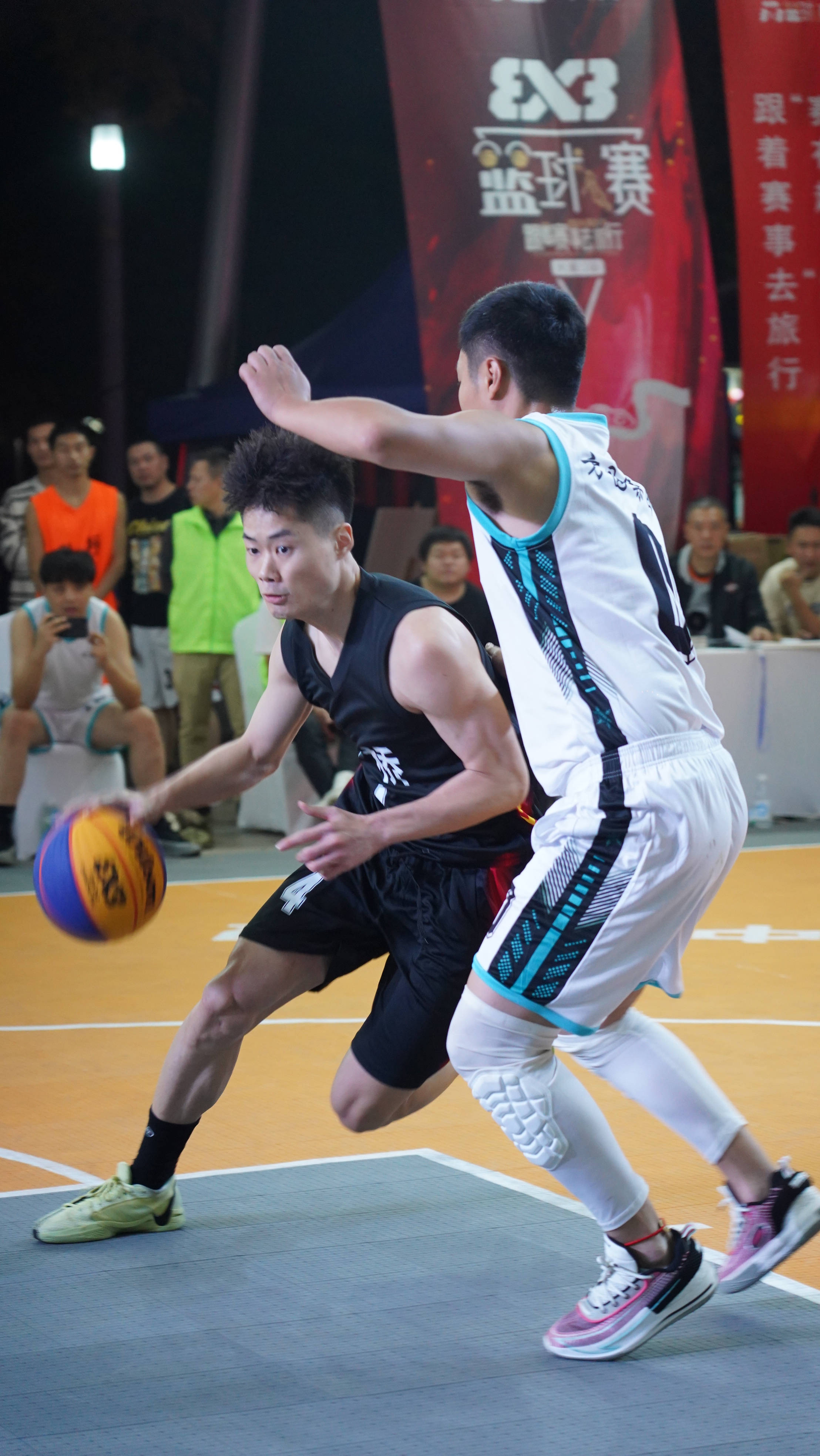 关于热闹非凡!球场上精彩纷呈的对决的信息 关于热闹非凡!球场上精彩纷呈的对决的信息