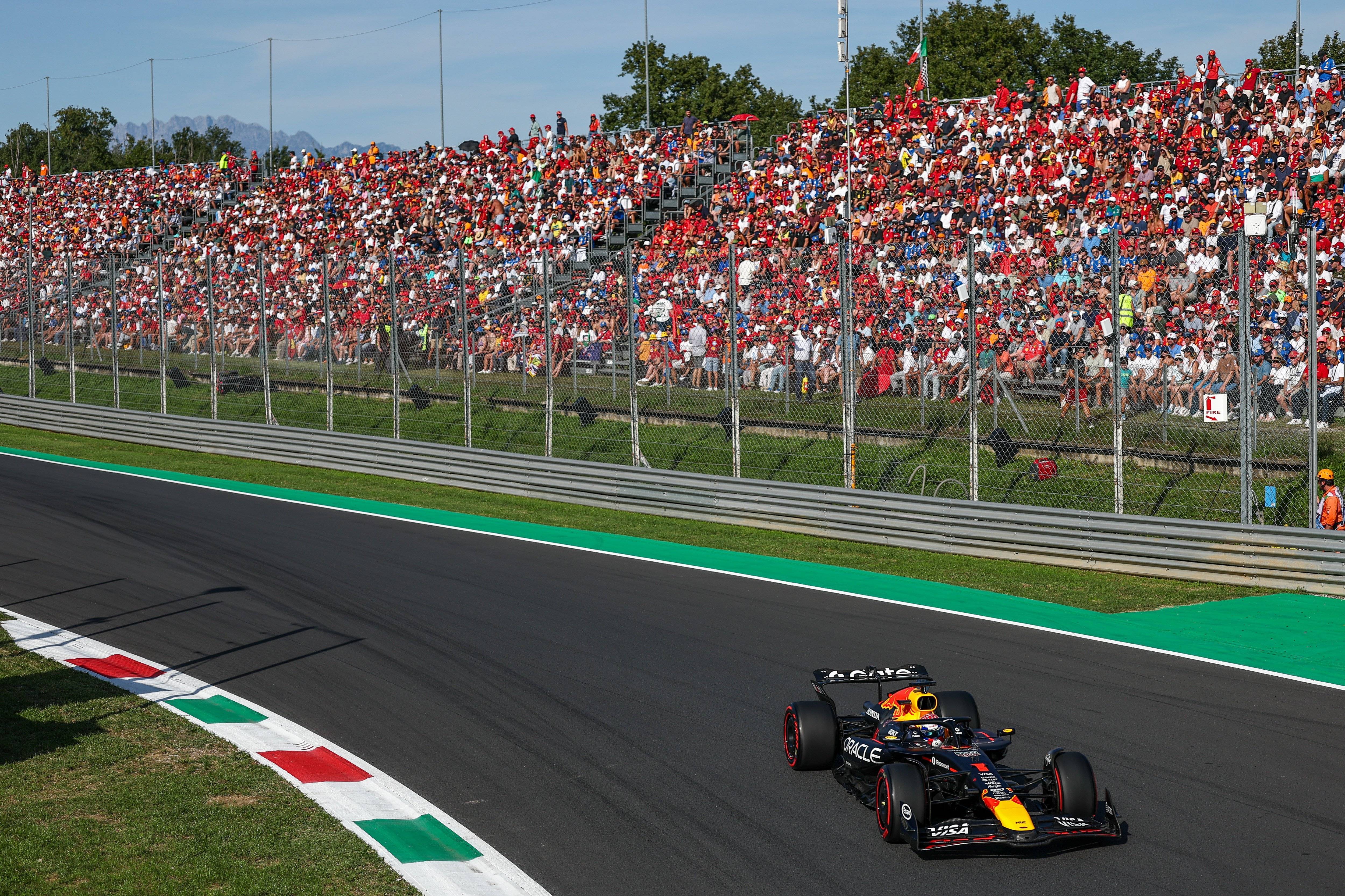 关于红牛车队翻盘阿斯顿马丁，皮亚斯特里惊艳四座的信息