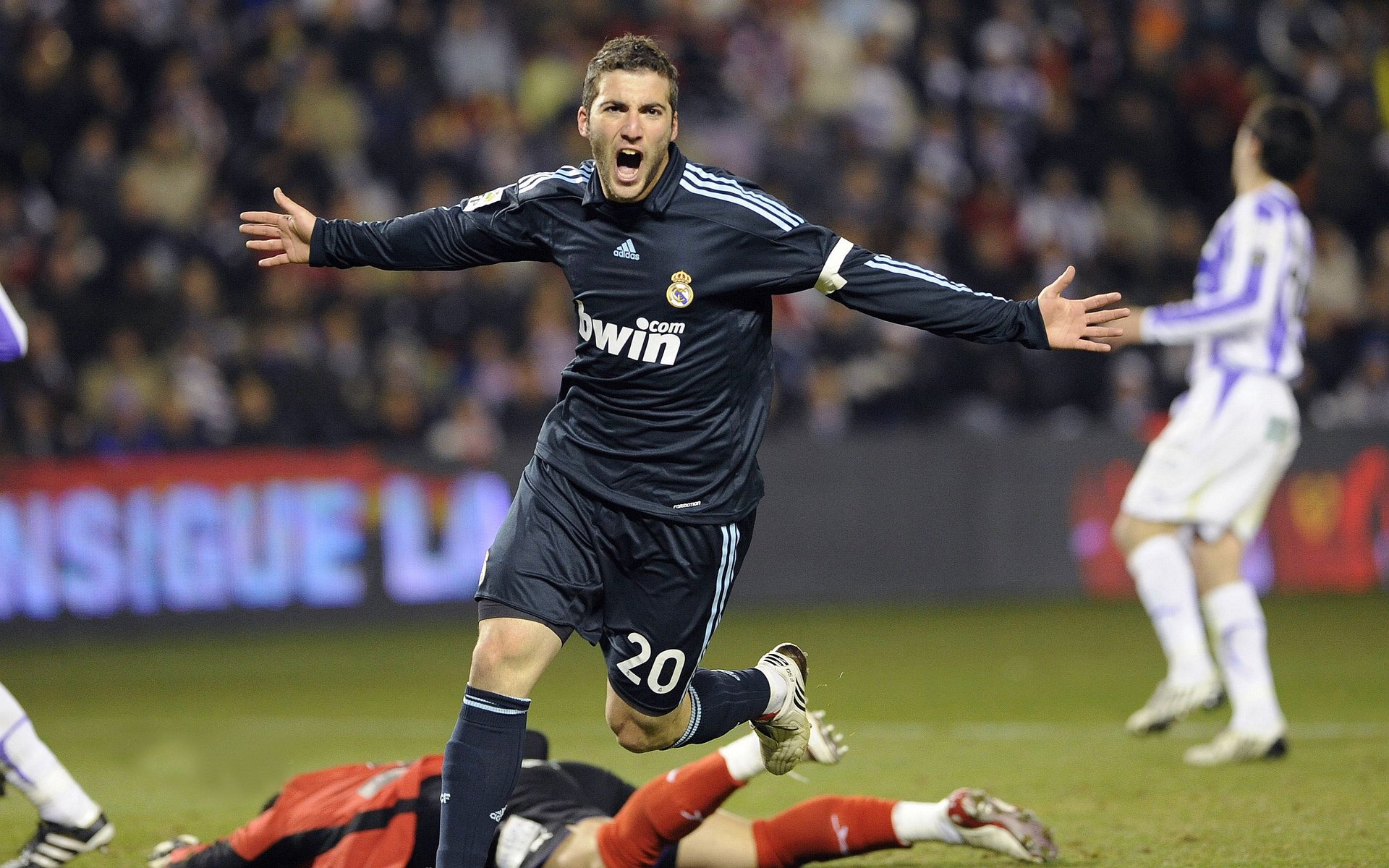 冰与火的较量，范戴克一锤定音，冰岛强势攻克罗马城