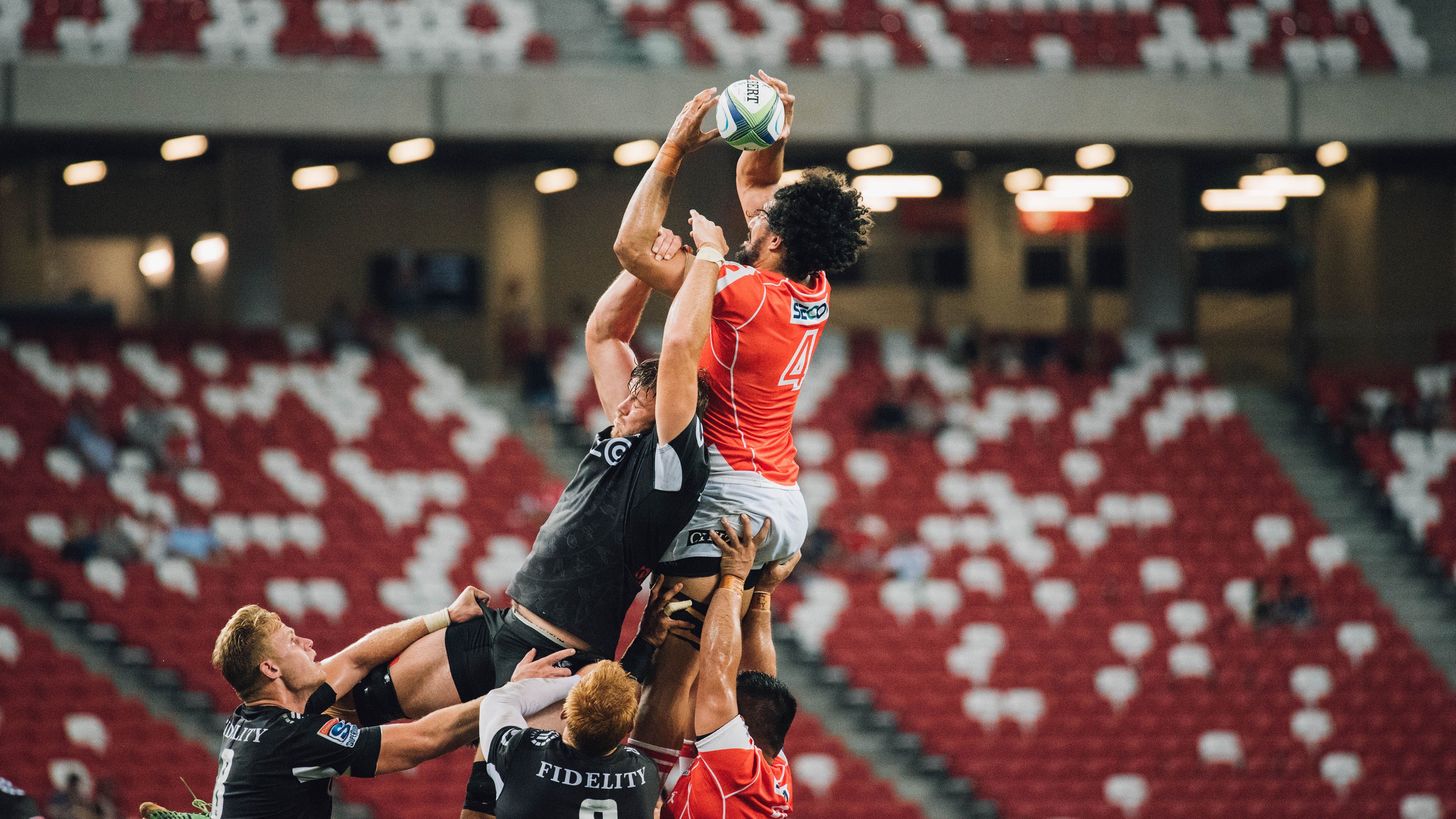 赛道与球场，当班凯罗在F1街道赛接管比赛