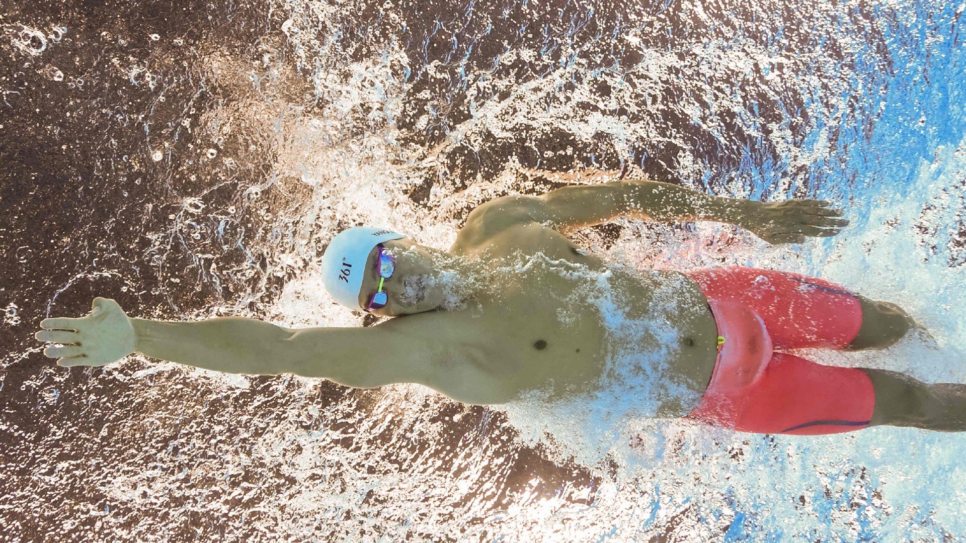 逆袭的序章，红牛二队完胜红牛车队，佩雷兹带队取胜的启示